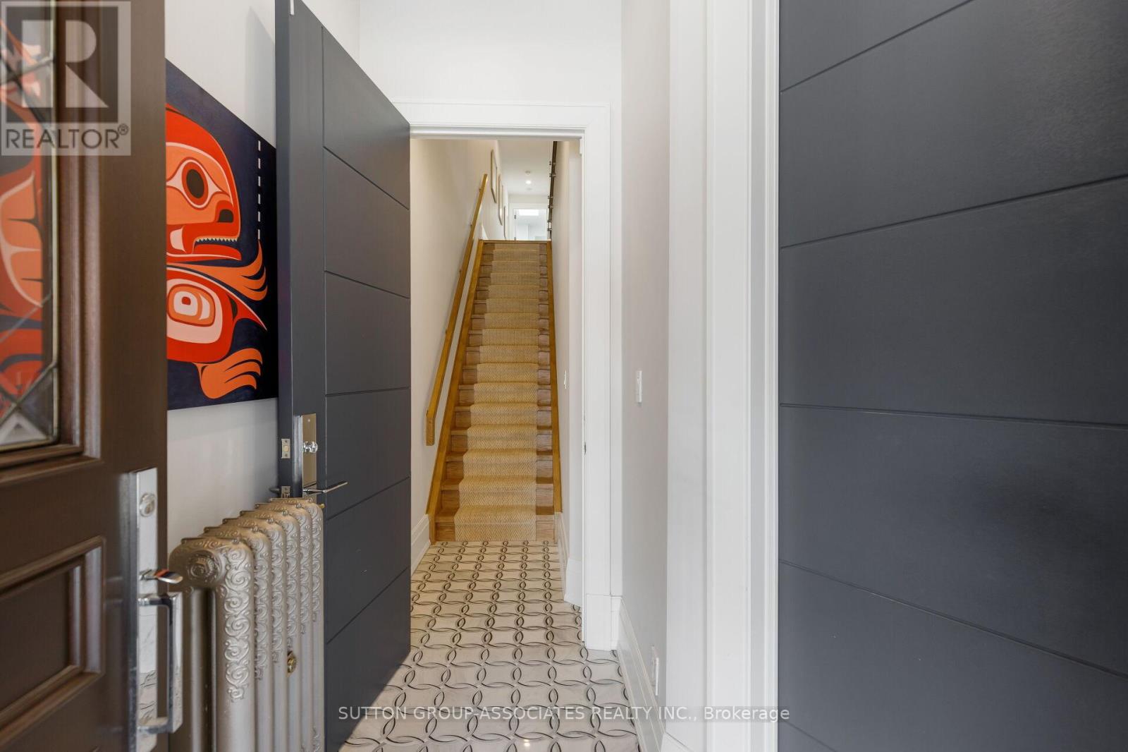 Property at 38 HOWLAND AVENUE image 3