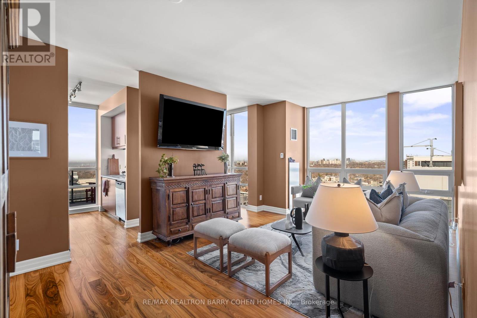 Property at 2103 - 500 ST CLAIR AVENUE W image 1