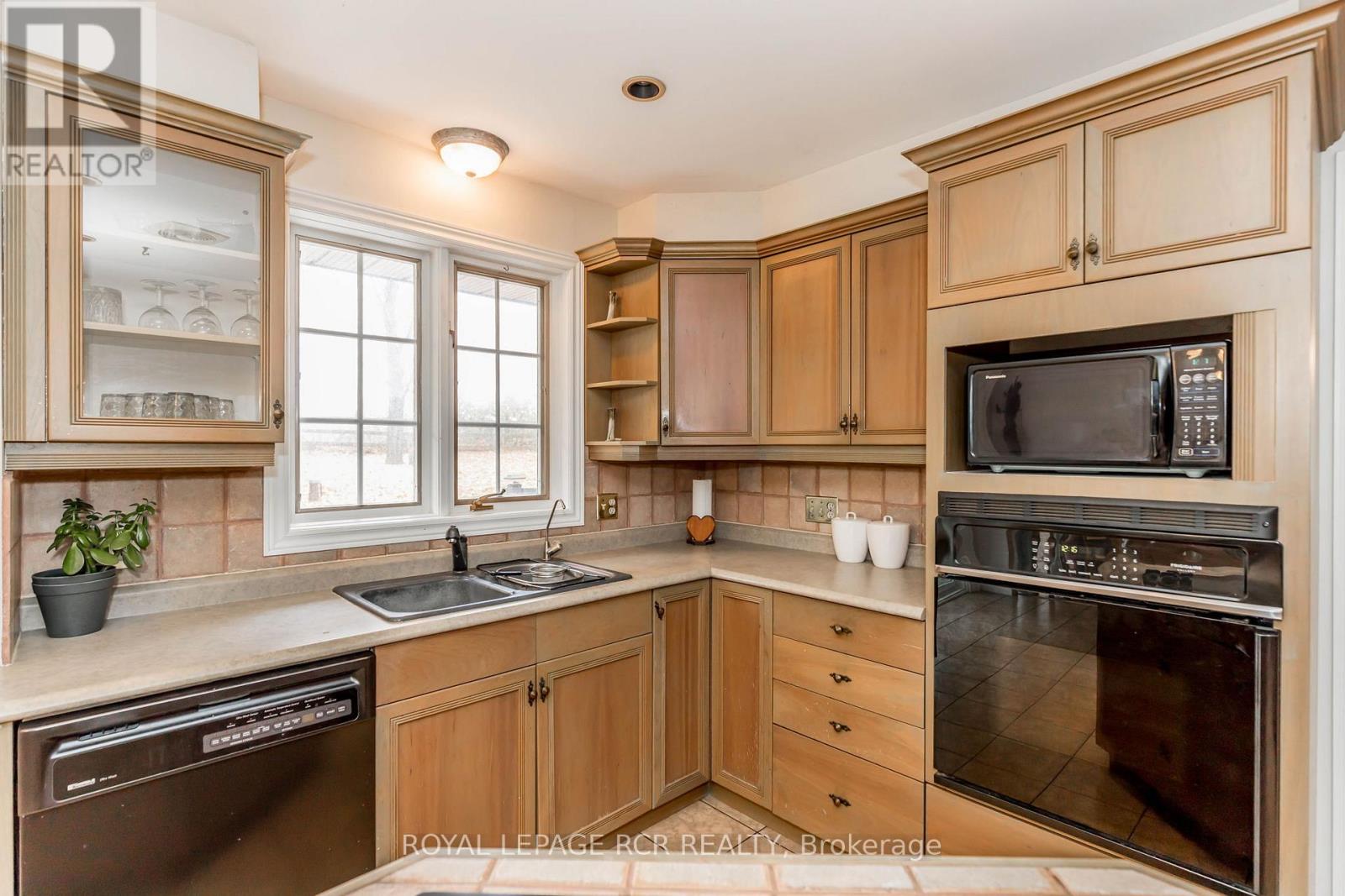 2100 Davis Drive W, King, Ontario  L3Y 4V9 - Photo 7 - N12095502