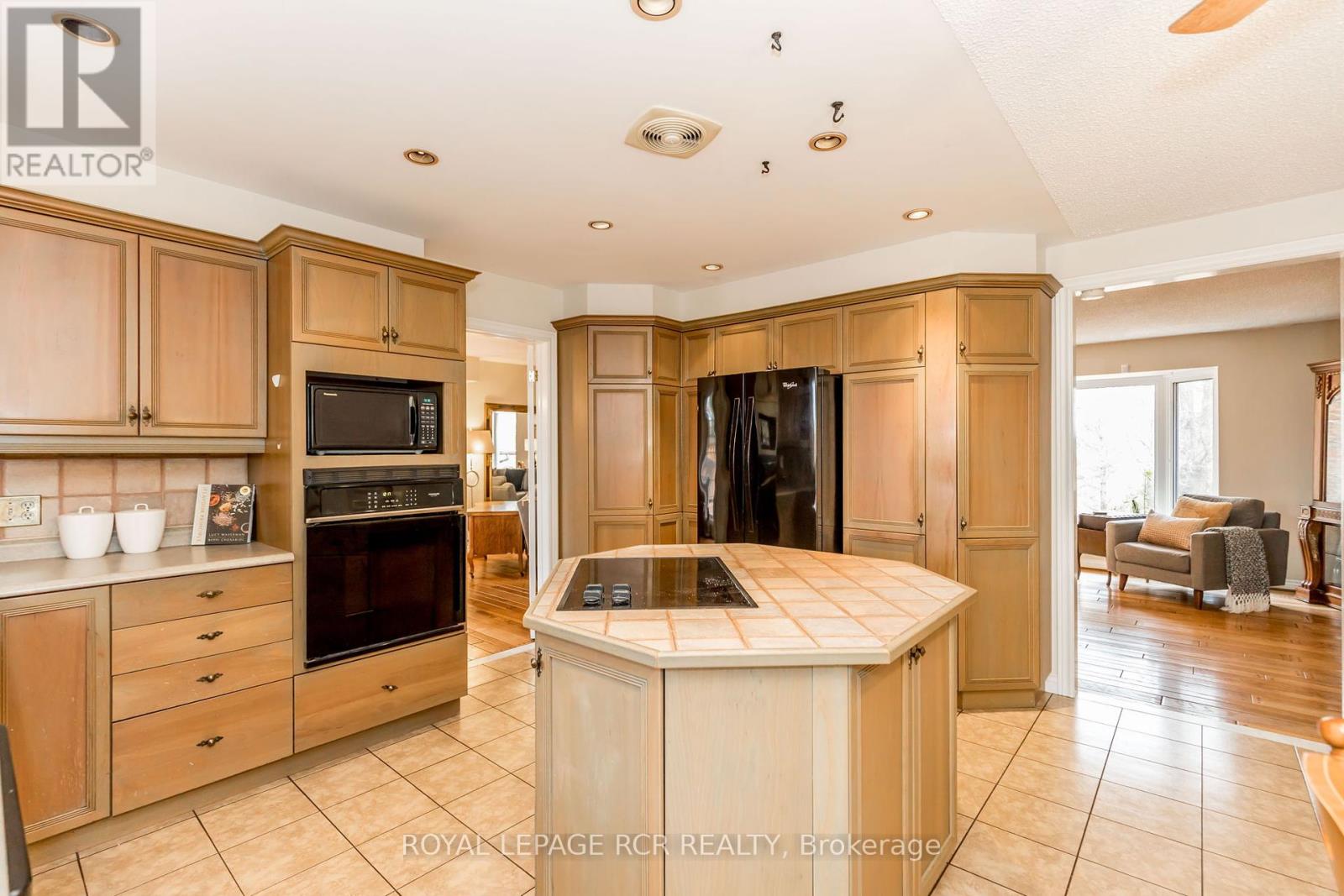 2100 Davis Drive W, King, Ontario  L3Y 4V9 - Photo 9 - N12095502