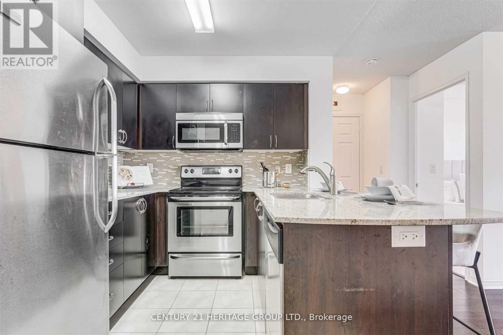 701 - 75 King William Crescent, Richmond Hill, Ontario  L4B 0C1 - Photo 4 - N12095544