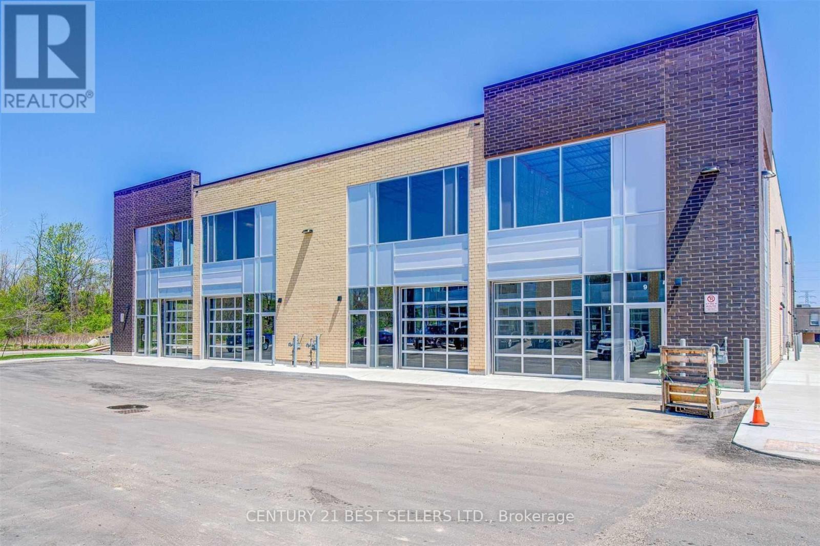 8 - 1162 King Road, Burlington, Ontario  L7T 3L7 - Photo 2 - W12070465