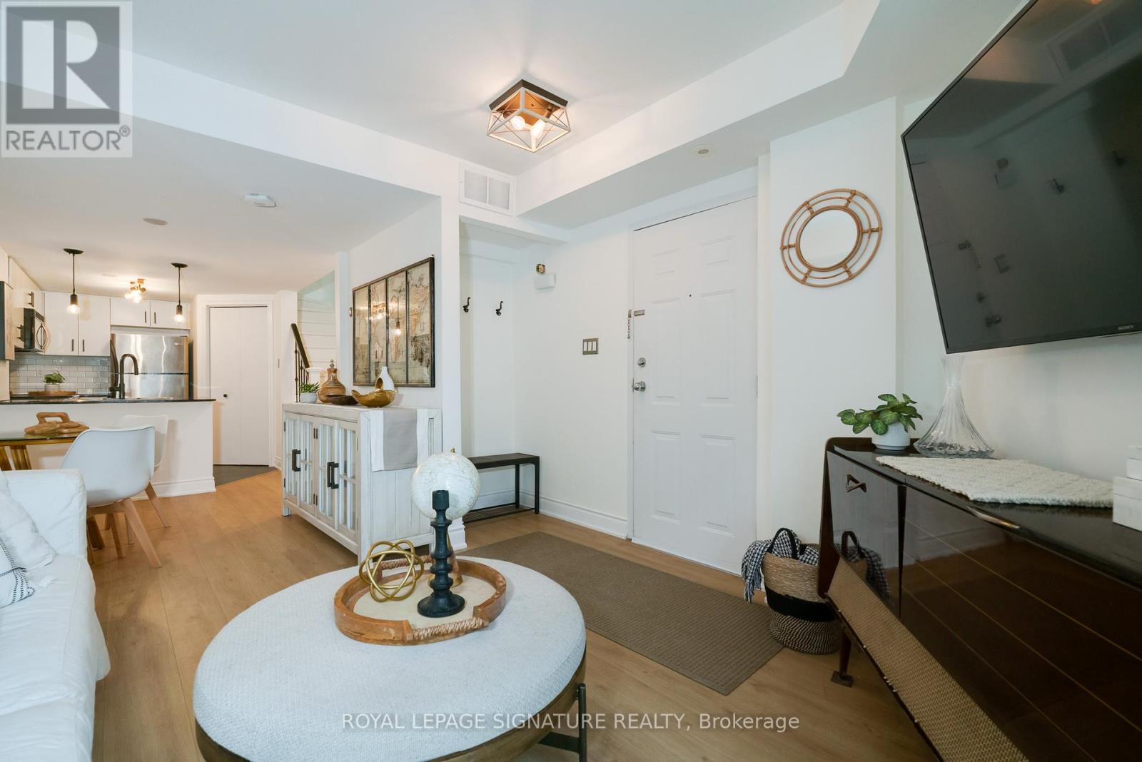 Property at 1602 - 28 LAIDLAW STREET image 4