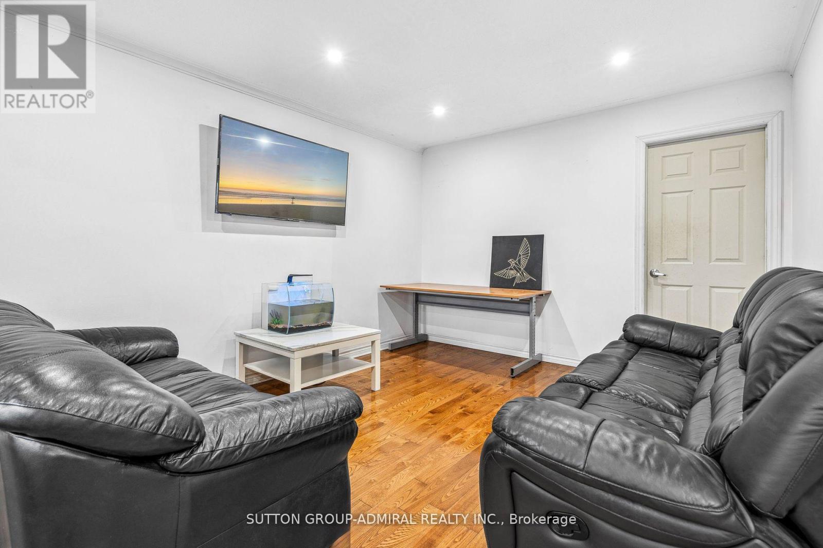 68 Wheatsheaf Crescent, Toronto, Ontario  M3N 1P6 - Photo 11 - W12095476
