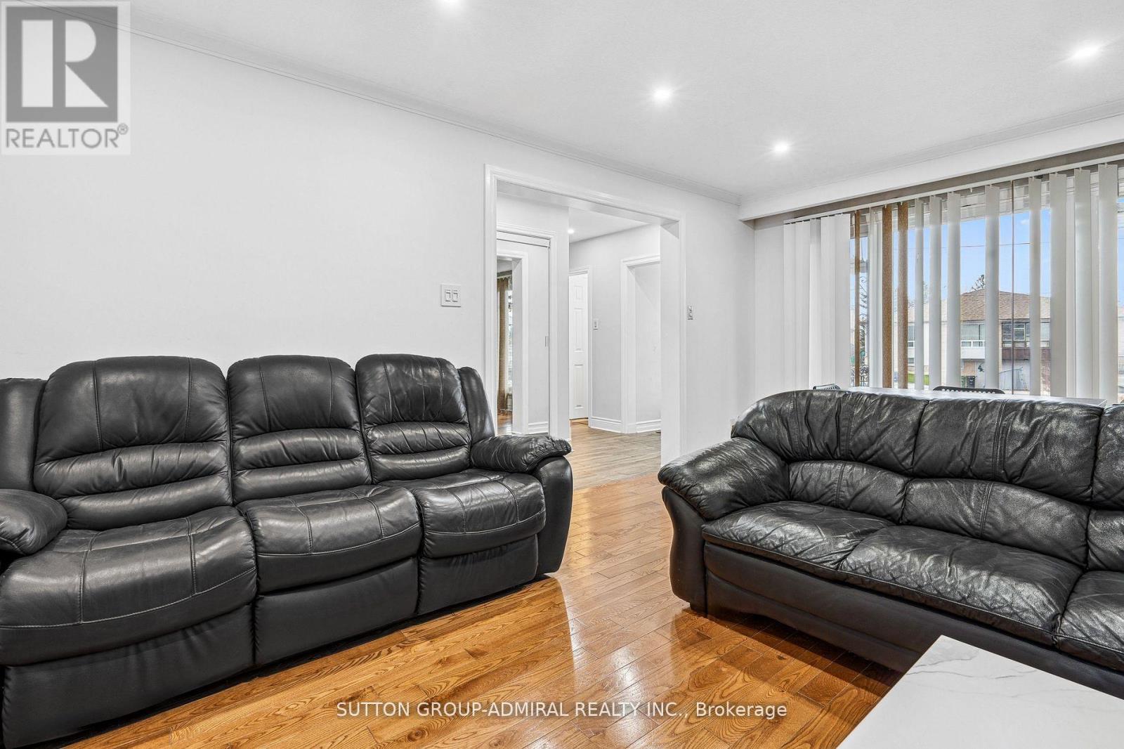 68 Wheatsheaf Crescent, Toronto, Ontario  M3N 1P6 - Photo 14 - W12095476