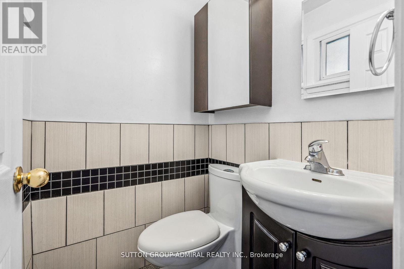 68 Wheatsheaf Crescent, Toronto, Ontario  M3N 1P6 - Photo 17 - W12095476
