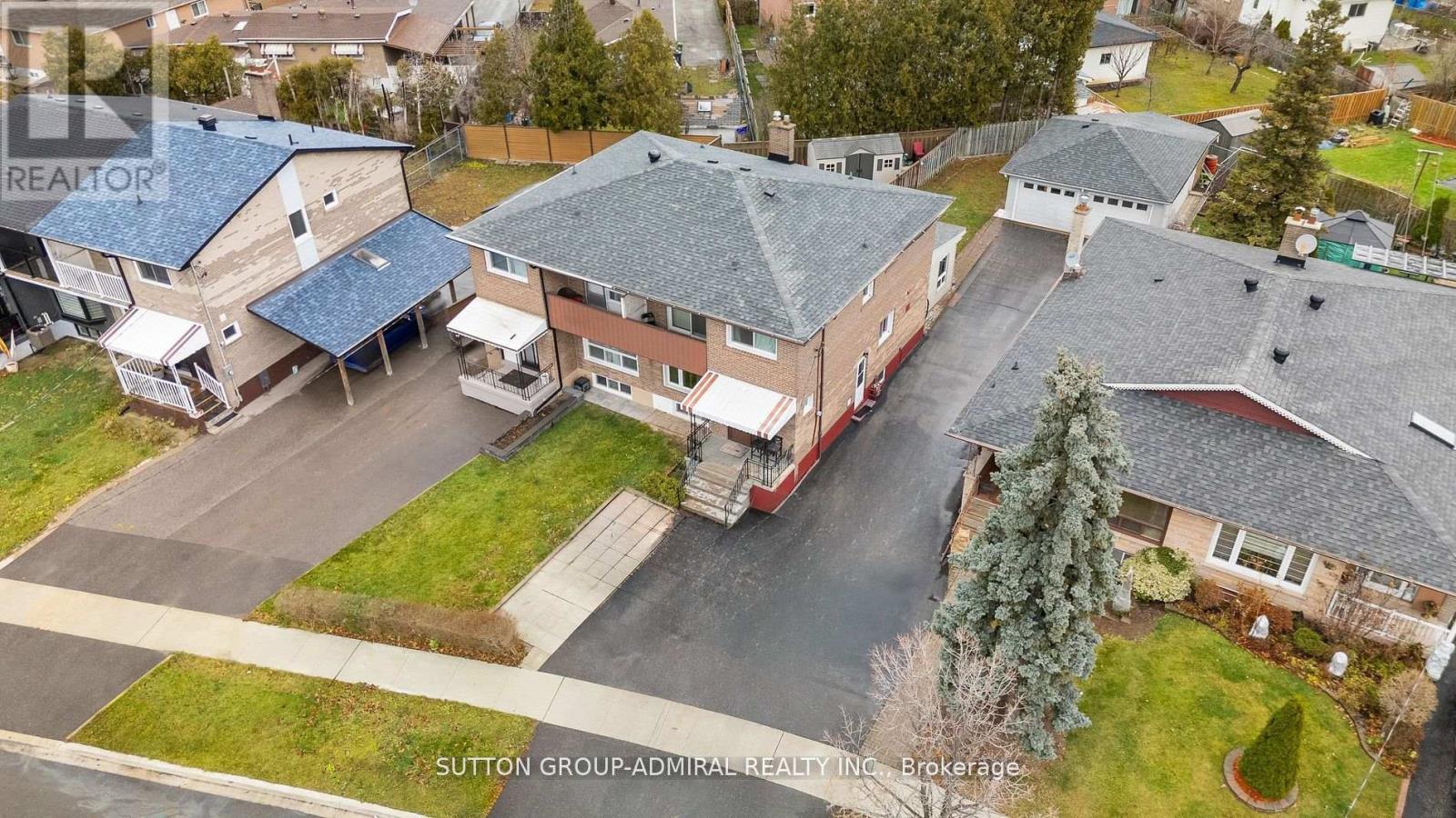 68 Wheatsheaf Crescent, Toronto, Ontario  M3N 1P6 - Photo 2 - W12095476