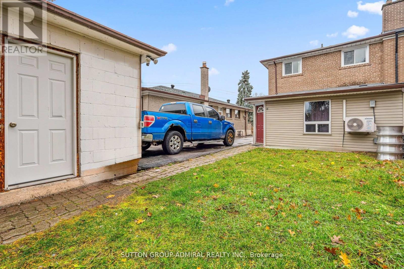 68 Wheatsheaf Crescent, Toronto, Ontario  M3N 1P6 - Photo 31 - W12095476