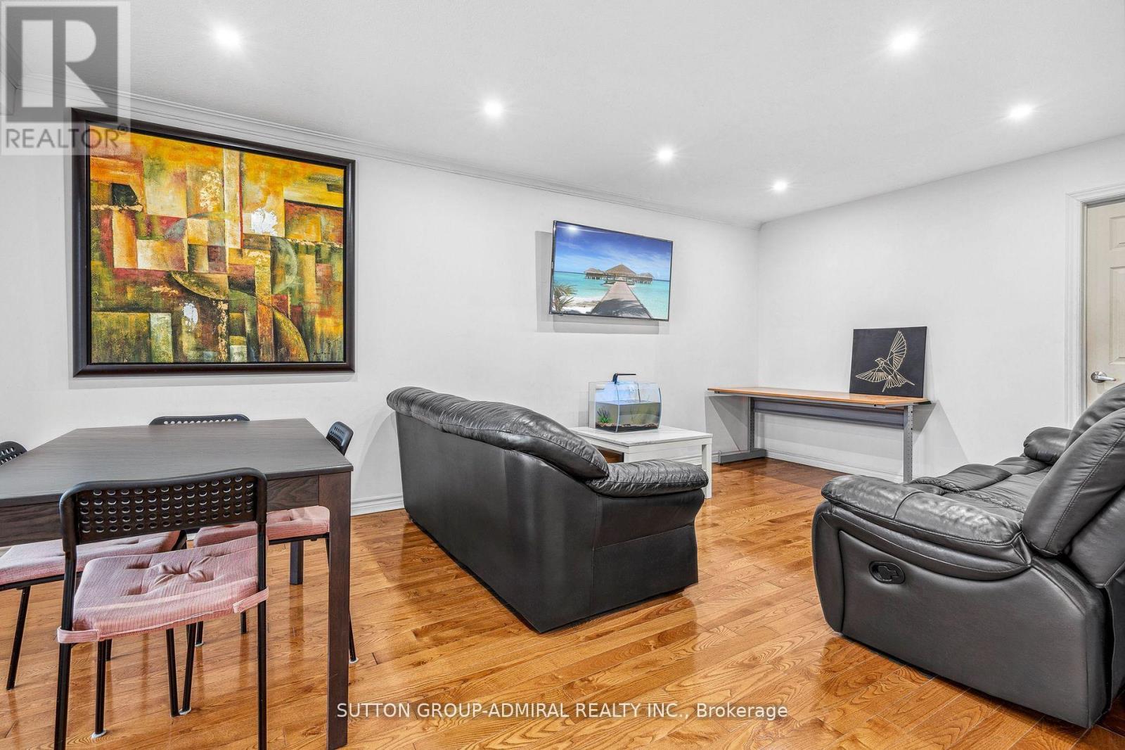 68 Wheatsheaf Crescent, Toronto, Ontario  M3N 1P6 - Photo 9 - W12095476