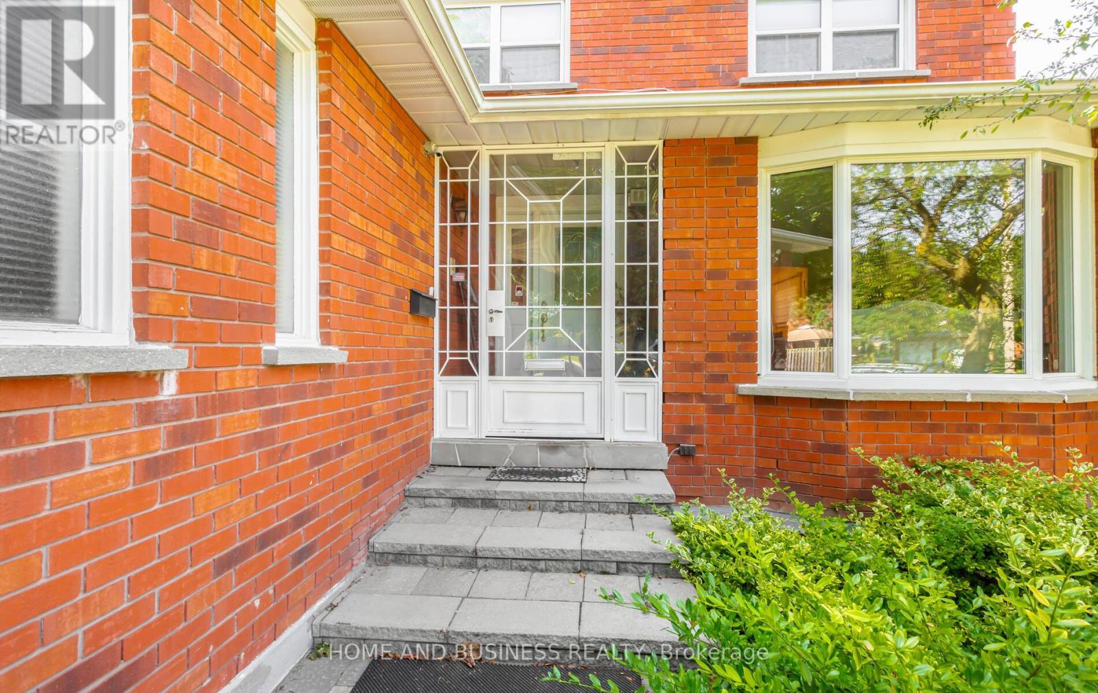 2035 Jacamar Court, Mississauga, Ontario  L5L 3P7 - Photo 6 - W12095552