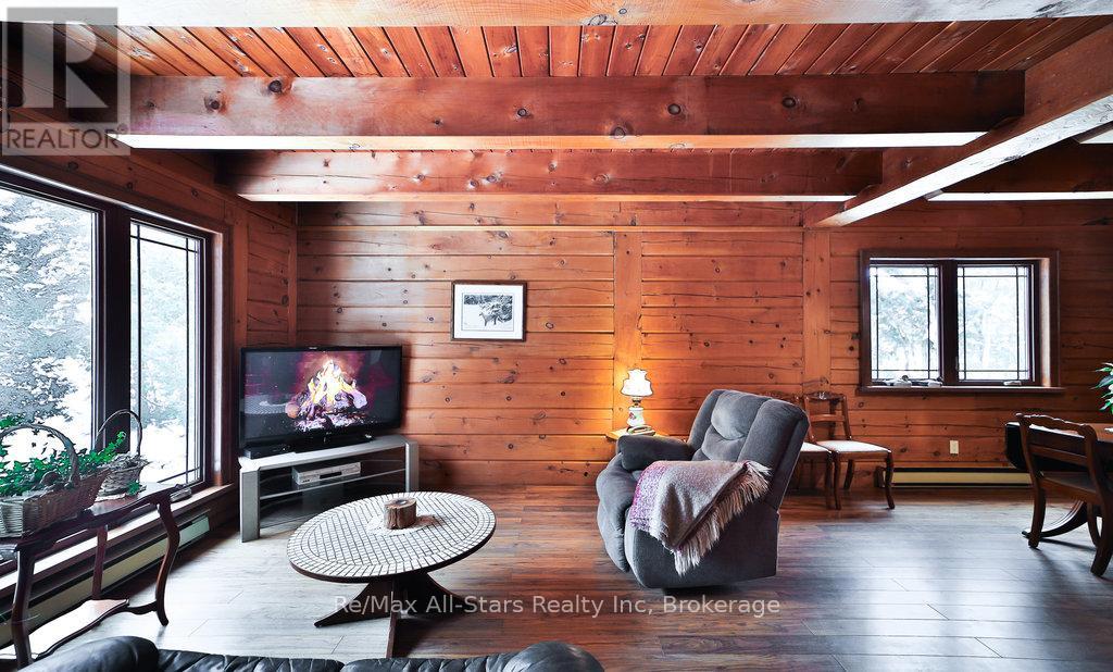 1058 Algonquin Outfitters Road, Algonquin Highlands, Ontario  P0A 1H0 - Photo 17 - X11901323