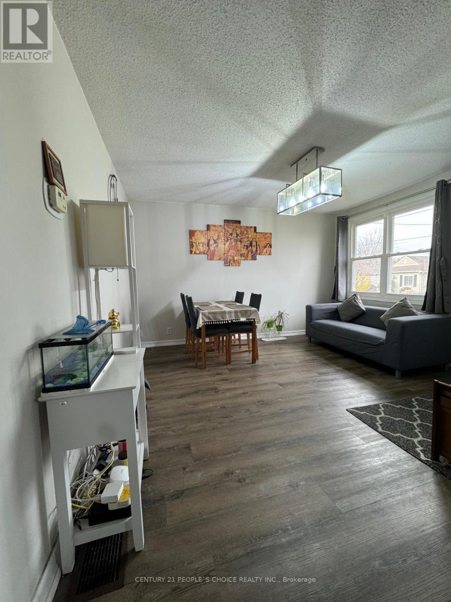 20 Eastbourne Avenue, St. Catharines (Facer), Ontario  L2M 5K4 - Photo 2 - X12095420