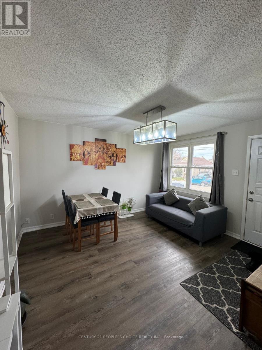20 Eastbourne Avenue, St. Catharines (Facer), Ontario  L2M 5K4 - Photo 3 - X12095420