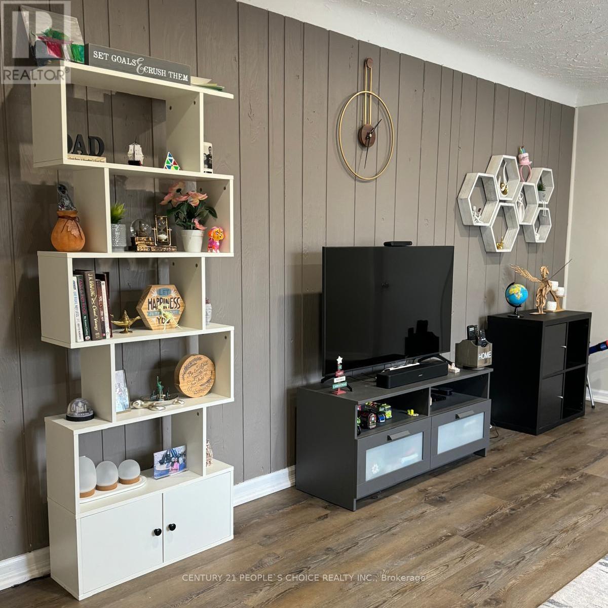 20 Eastbourne Avenue, St. Catharines (Facer), Ontario  L2M 5K4 - Photo 4 - X12095420