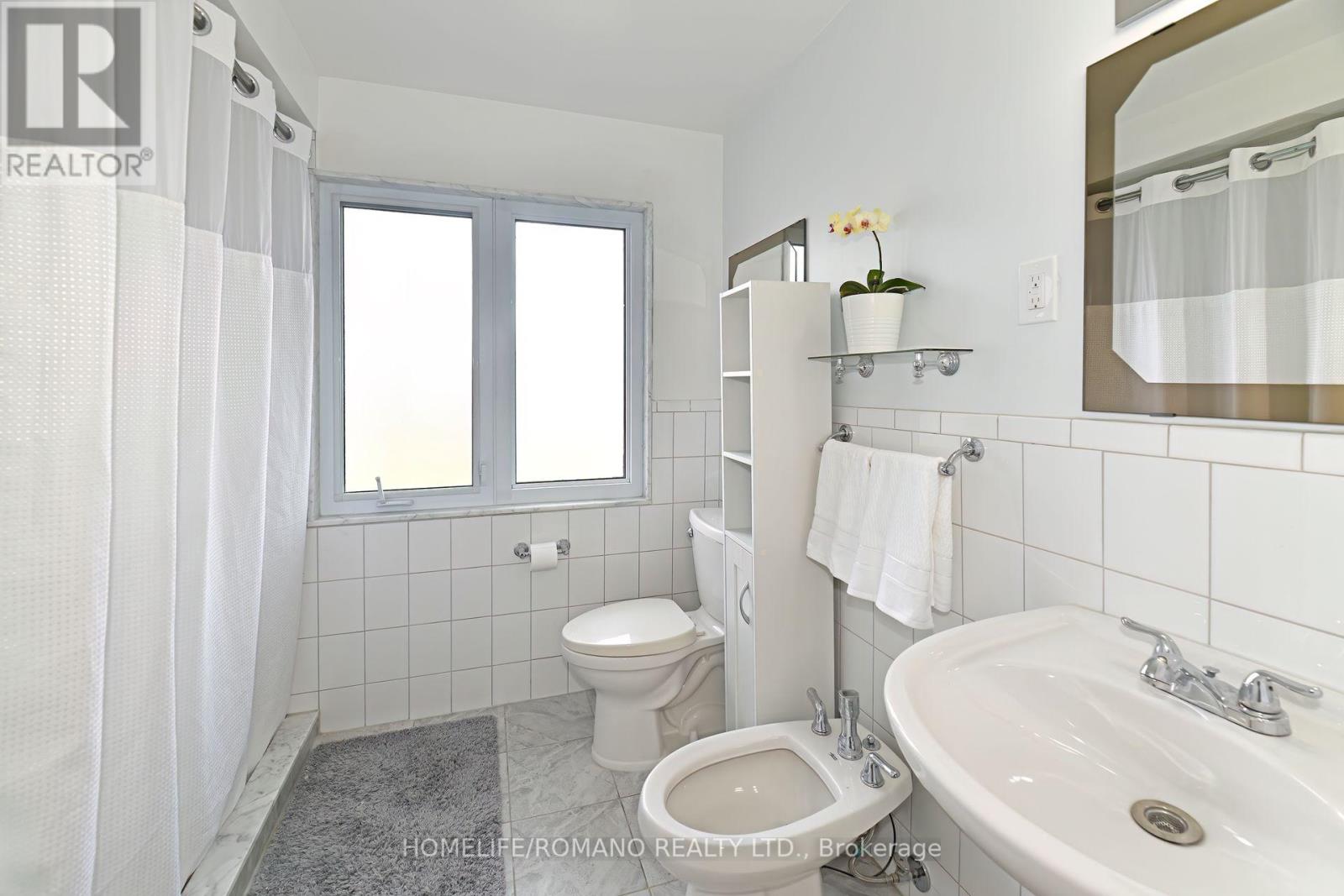 Main & Upper - 65 Gilley Road, Toronto (Downsview-Roding-Cfb), Ontario  M3K 1L4 - Photo 20 - W12087296