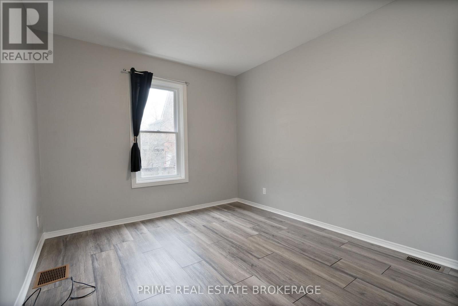 Photo 13 of 16 for 666 Queens Avenue