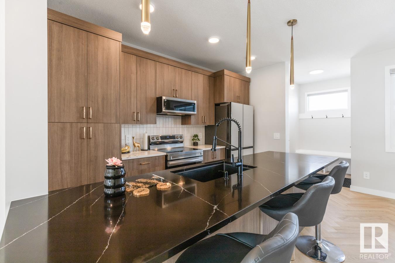 Property at 1494 KESWICK DR SW image 4