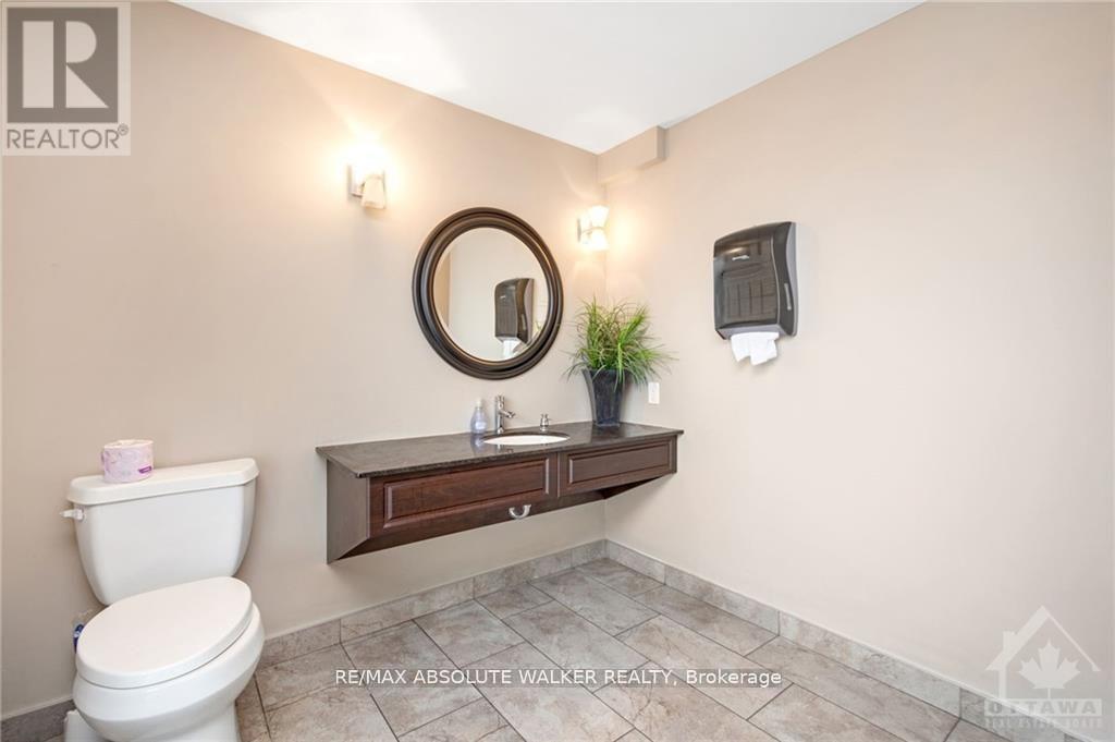 3591 Innes Road, Ottawa, Ontario  K1C 1T1 - Photo 11 - X12095741