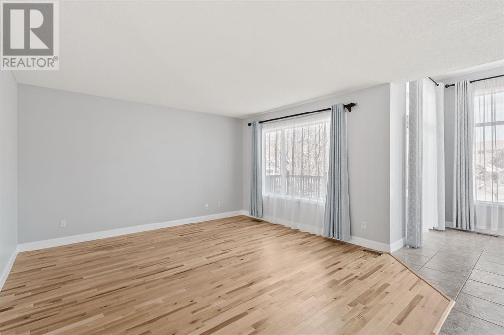 Property at 185 Simcoe Circle SW image 2