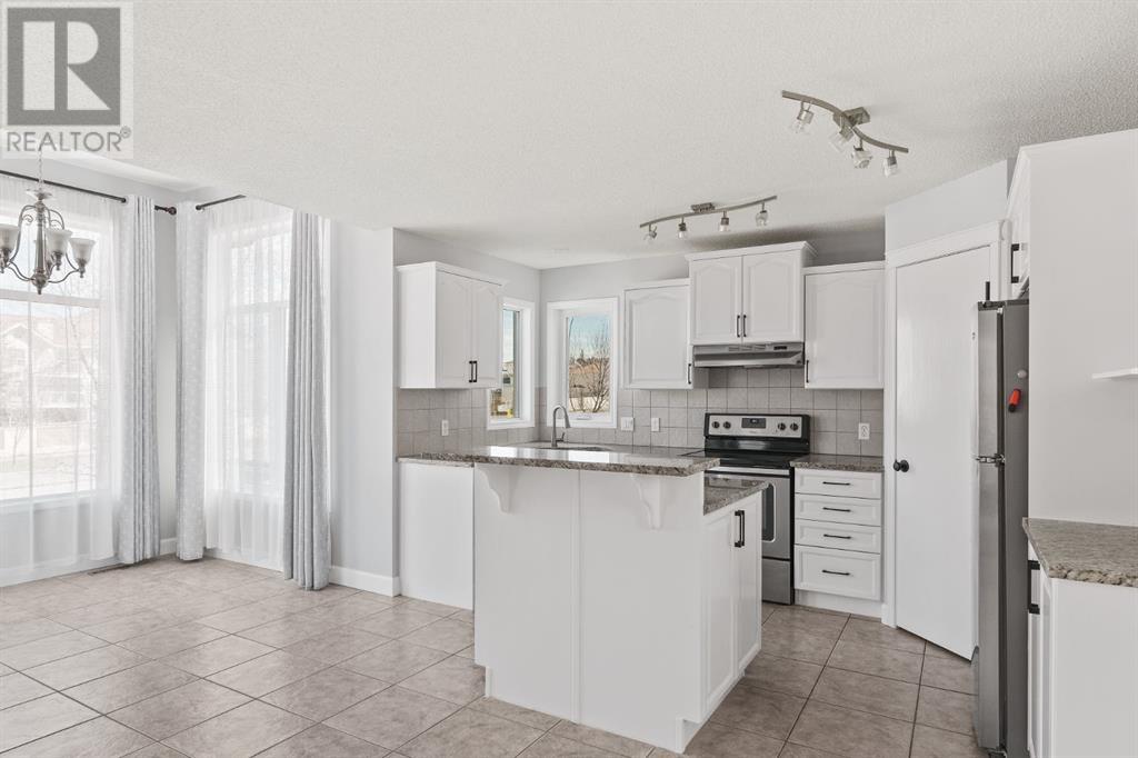 Property at 185 Simcoe Circle SW image 4