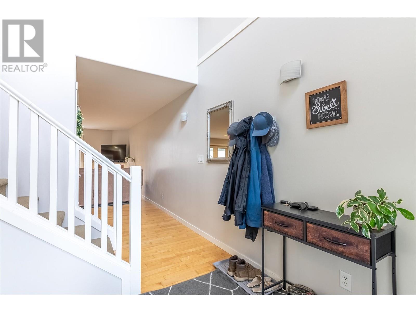 Property at 1917 SNOWBERRY Crescent image 3