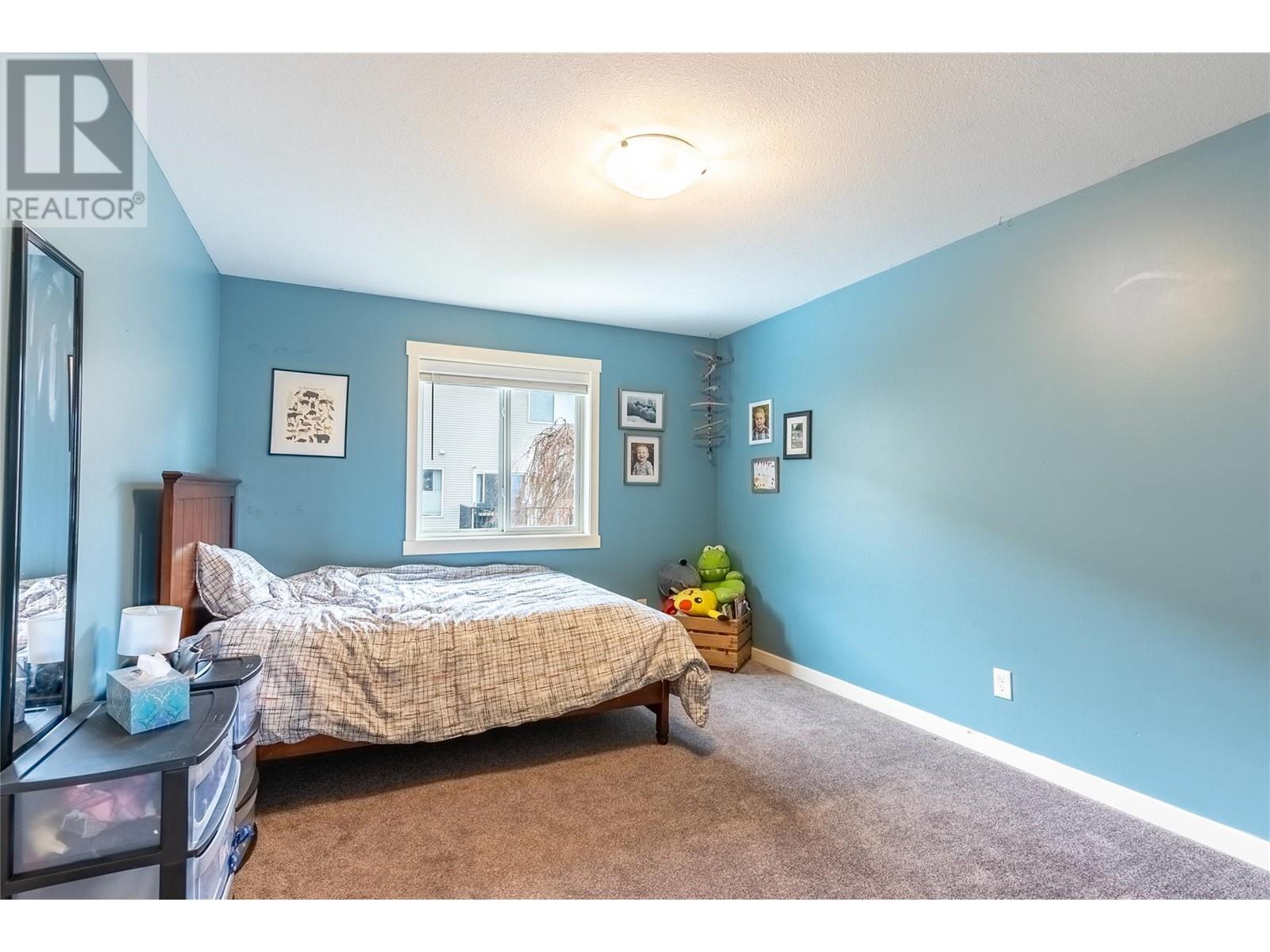Property at 1917 SNOWBERRY Crescent image 4