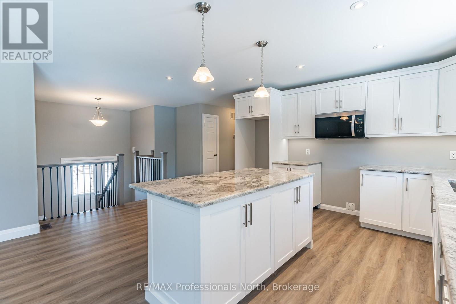 7 Marluc Avenue, Minden Hills, Ontario  K0M 2K0 - Photo 10 - X12095679