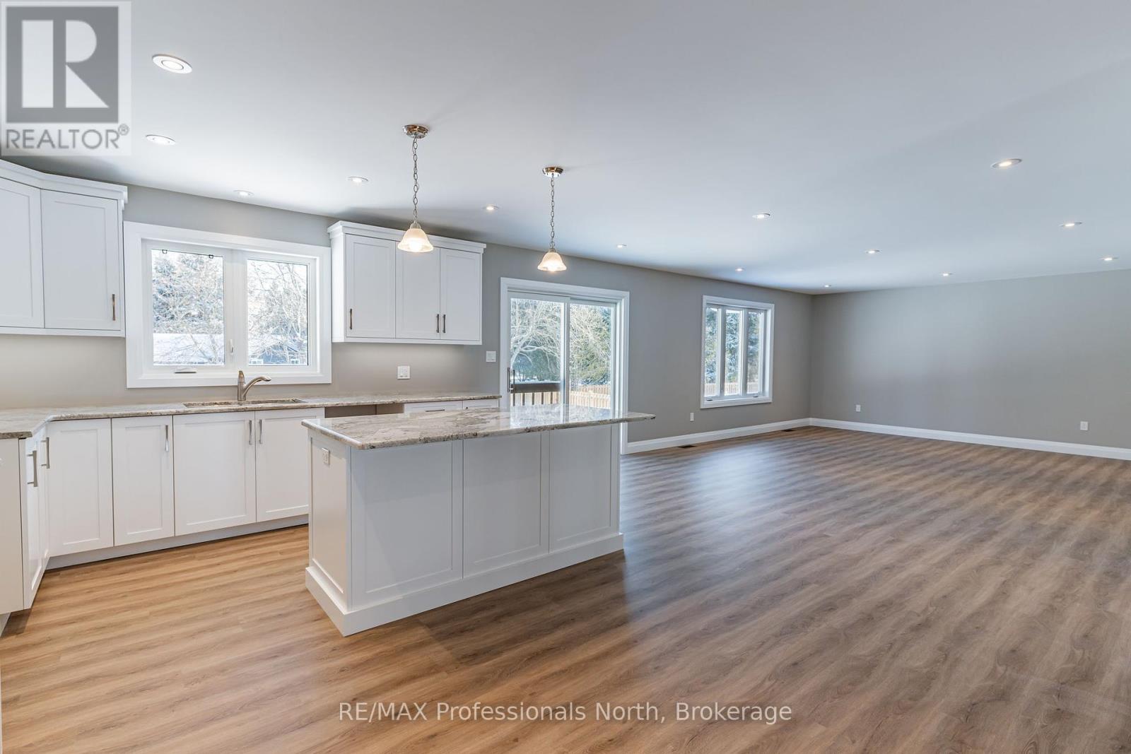 7 Marluc Avenue, Minden Hills, Ontario  K0M 2K0 - Photo 12 - X12095679