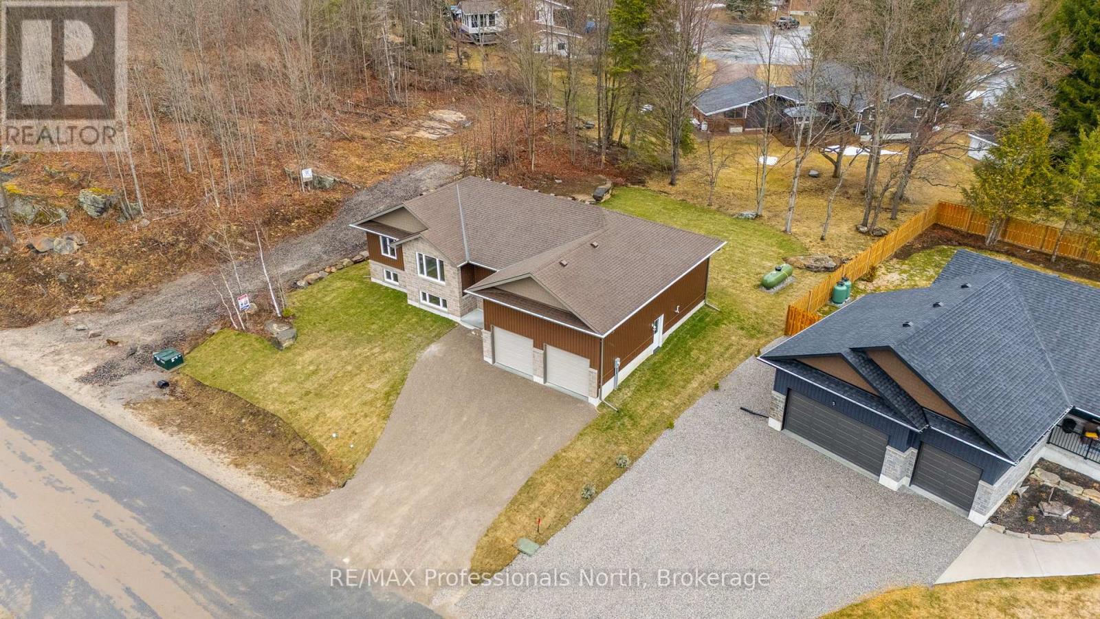 7 Marluc Avenue, Minden Hills, Ontario  K0M 2K0 - Photo 30 - X12095679