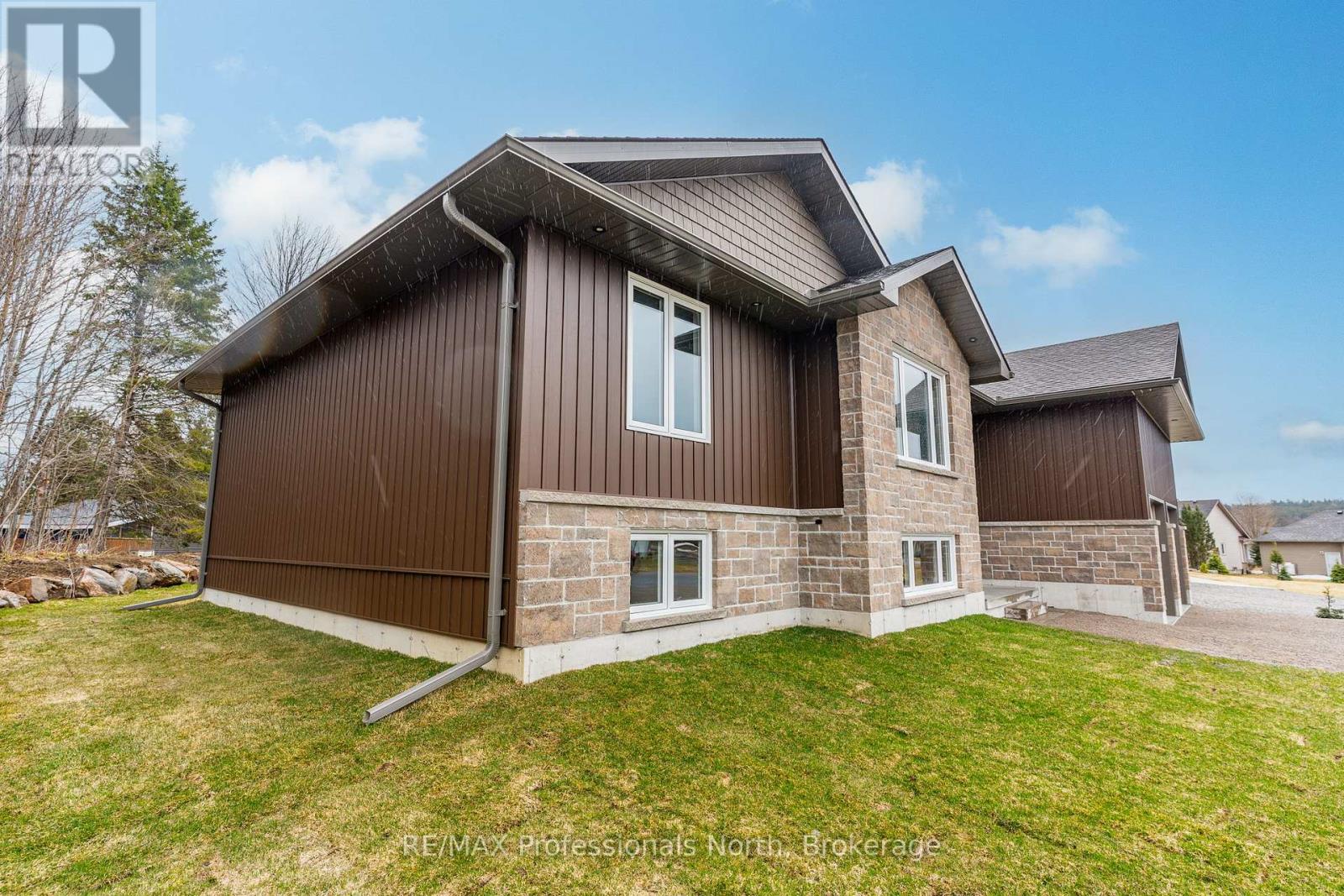 7 Marluc Avenue, Minden Hills, Ontario  K0M 2K0 - Photo 38 - X12095679