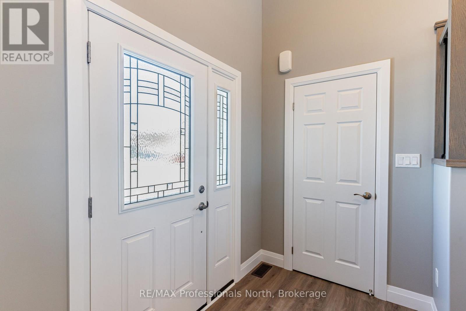 7 Marluc Avenue, Minden Hills, Ontario  K0M 2K0 - Photo 5 - X12095679