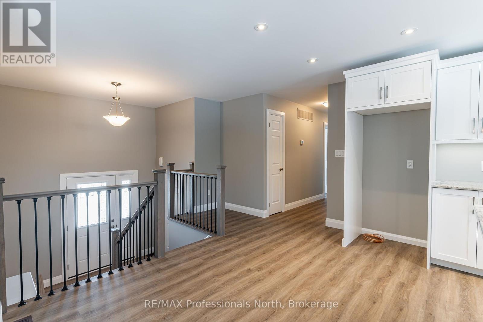 7 Marluc Avenue, Minden Hills, Ontario  K0M 2K0 - Photo 8 - X12095679