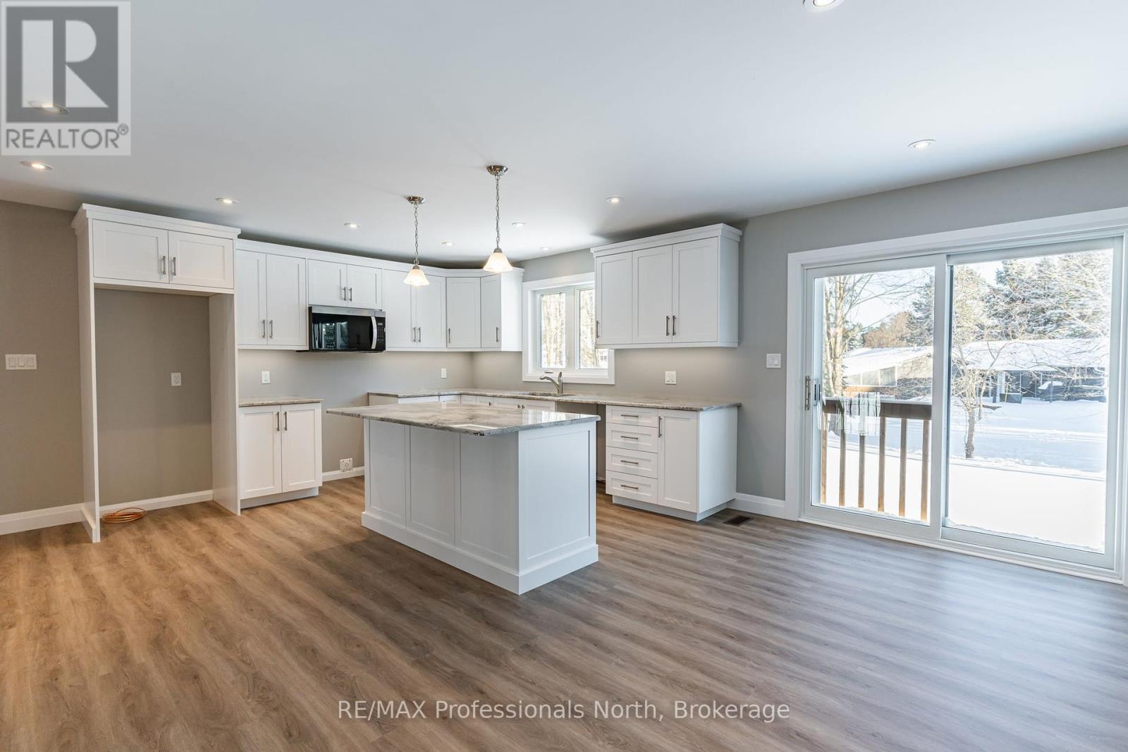 7 Marluc Avenue, Minden Hills, Ontario  K0M 2K0 - Photo 9 - X12095679