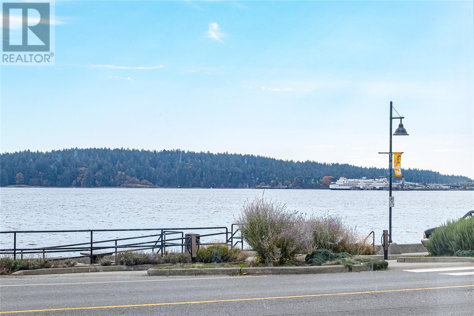 Property at 215 2815 Departure Bay Rd image 2