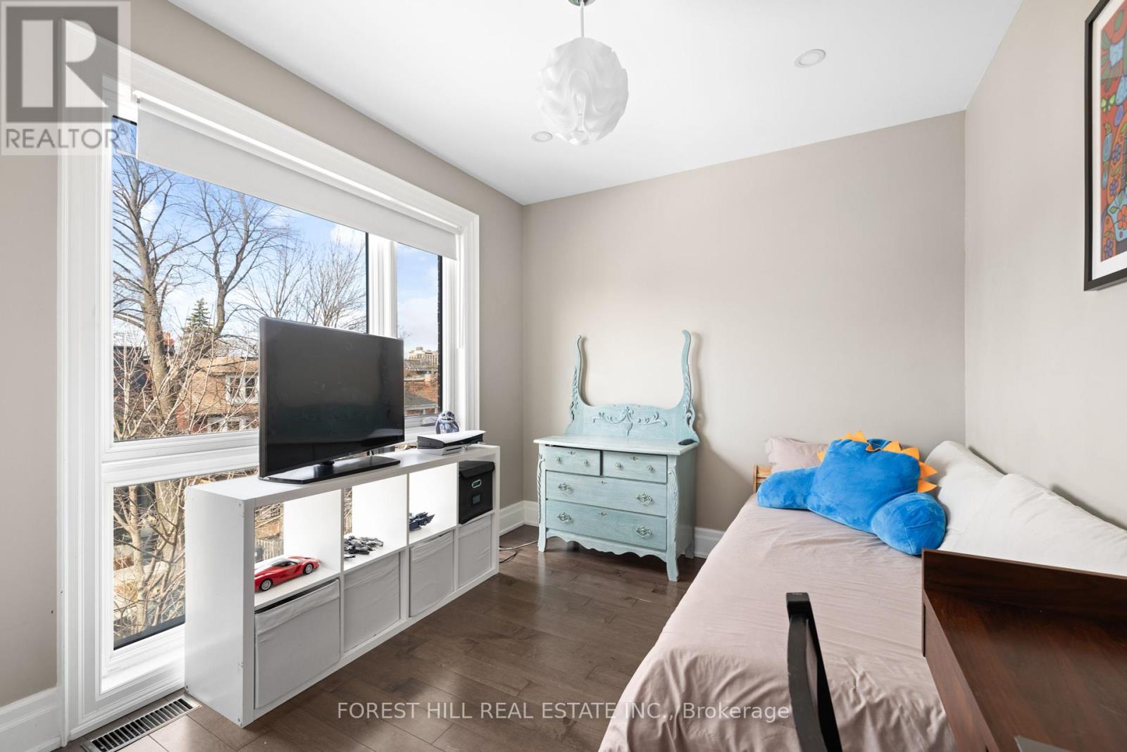 323 BROCK AVENUE Toronto (Little Portugal), ON M6K 2M6