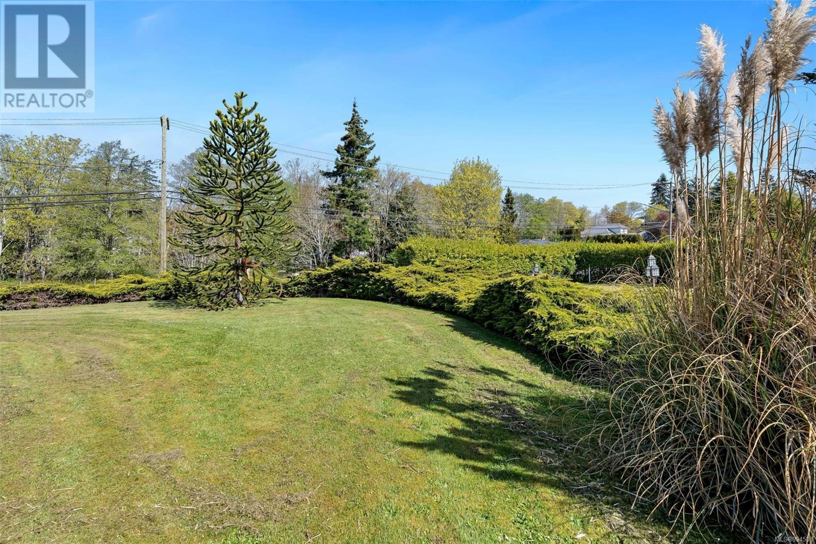 Property at 6787 Grant Rd W image 3