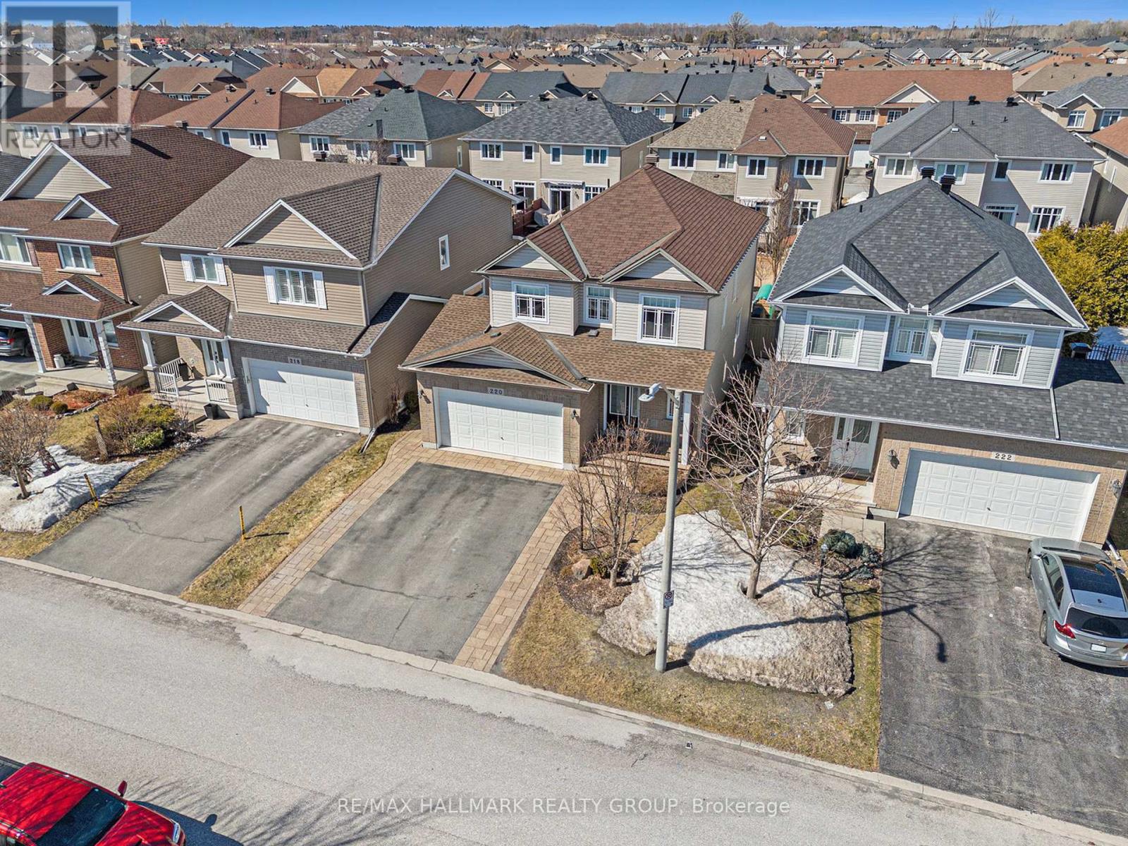 Property at 220 CELTIC RIDGE CRESCENT image 2