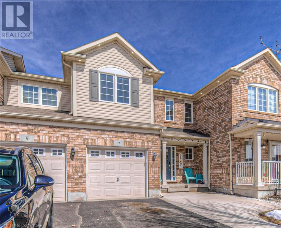 Property at 7 ABBOTT Crescent image 2