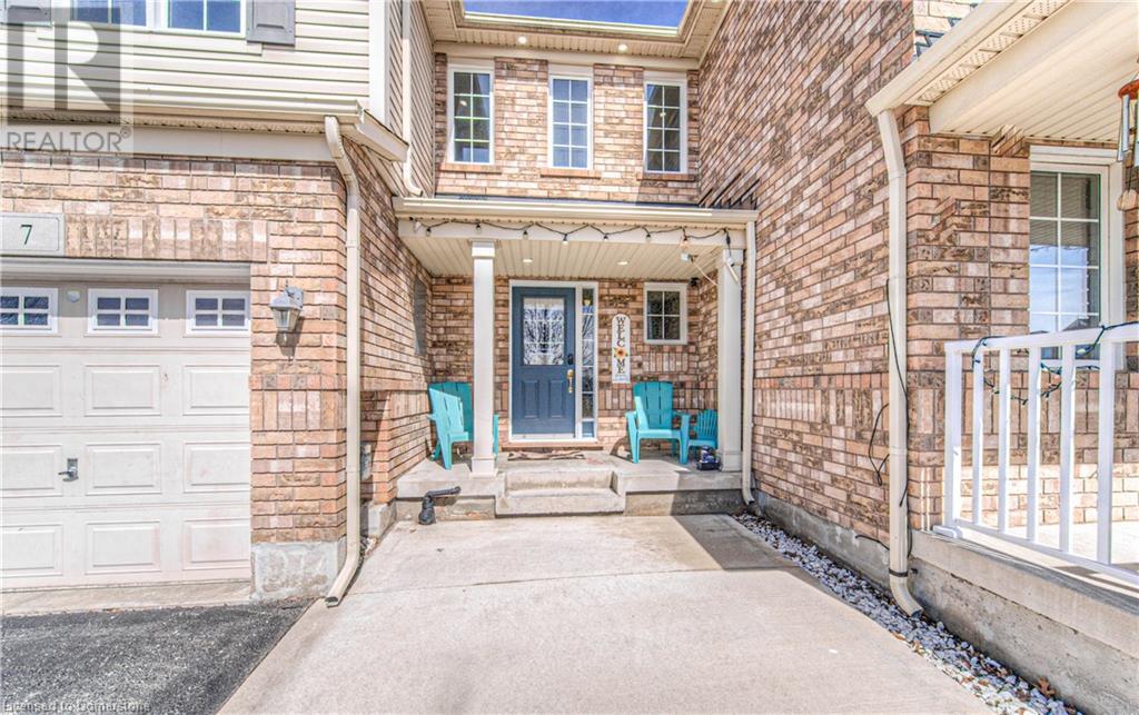 Property at 7 ABBOTT Crescent image 3