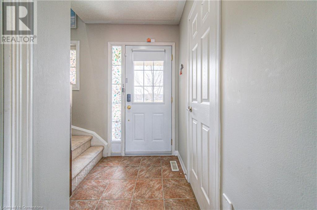 Property at 7 ABBOTT Crescent image 5