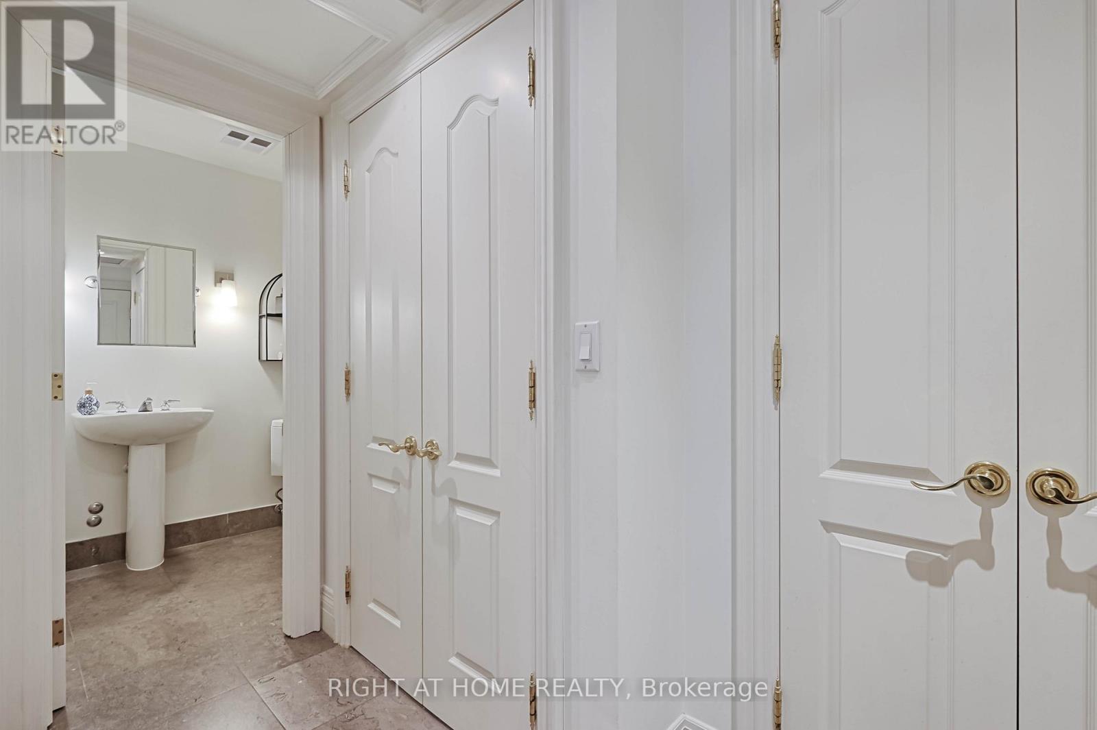 209 - 33 Delisle Avenue, Toronto, Ontario  M4V 3C7 - Photo 22 - C12094595