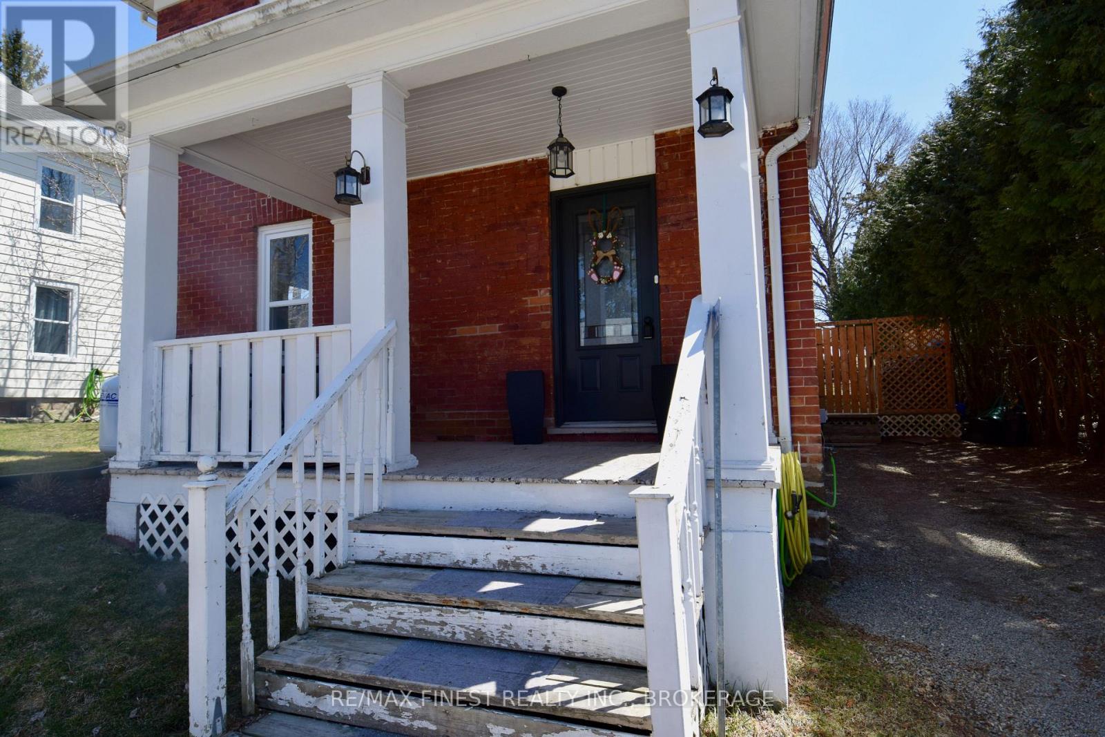 36 William Street, Rideau Lakes, Ontario  K0E 1G0 - Photo 2 - X12056762