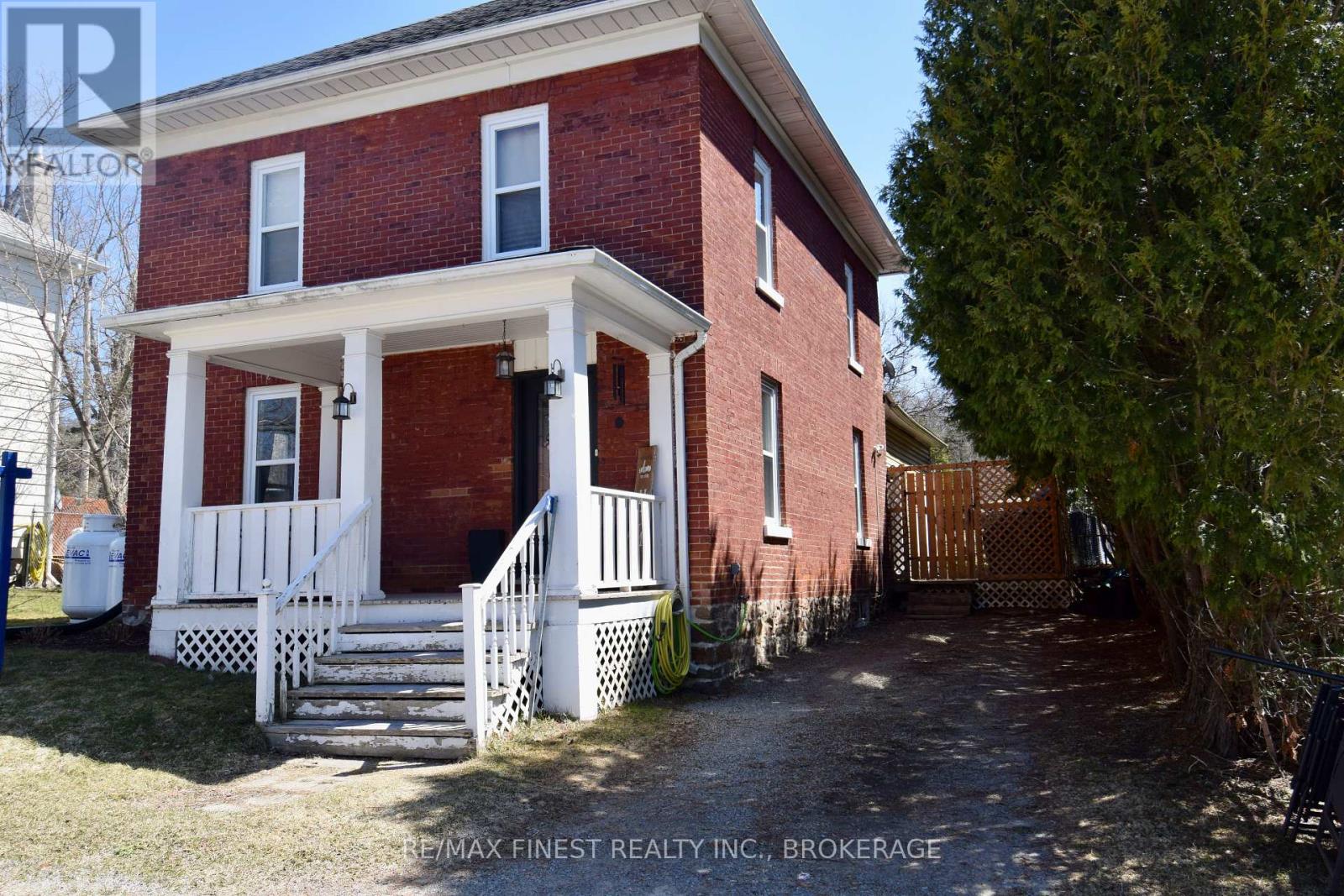 36 WILLIAM STREET, rideau lakes, Ontario