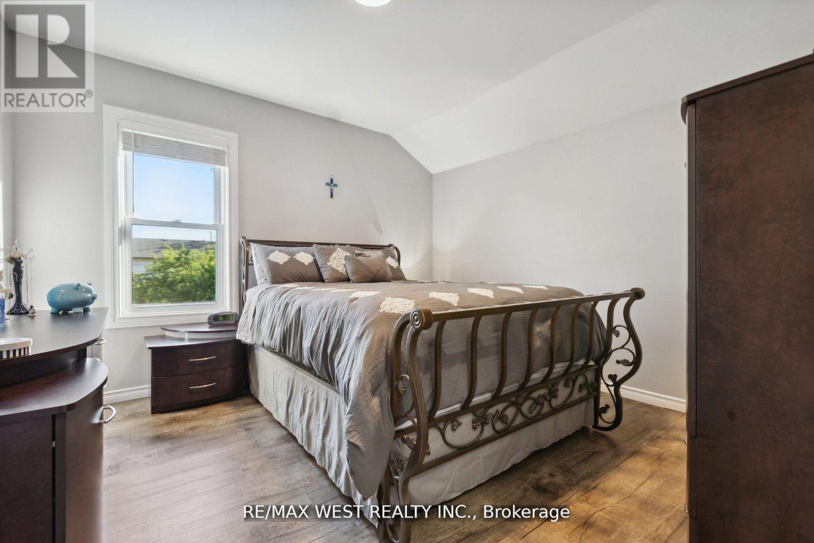 48 Burwell Street, Brantford, Ontario  N3T 4T7 - Photo 17 - X12095686
