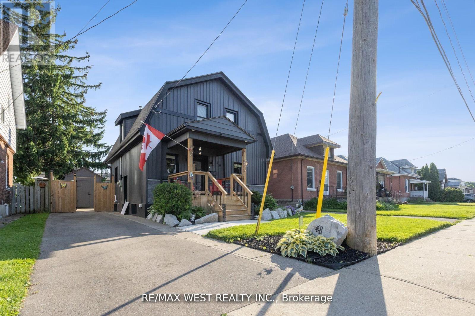 48 Burwell Street, Brantford, Ontario  N3T 4T7 - Photo 2 - X12095686