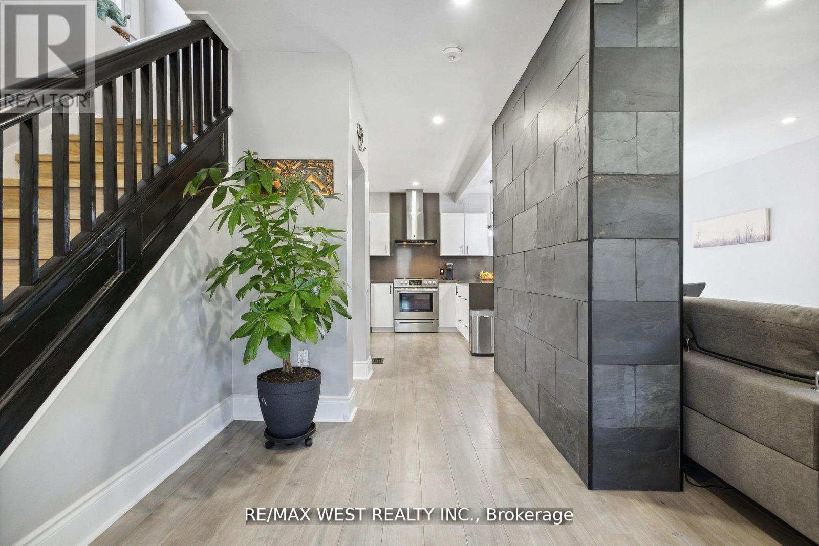 48 Burwell Street, Brantford, Ontario  N3T 4T7 - Photo 6 - X12095686