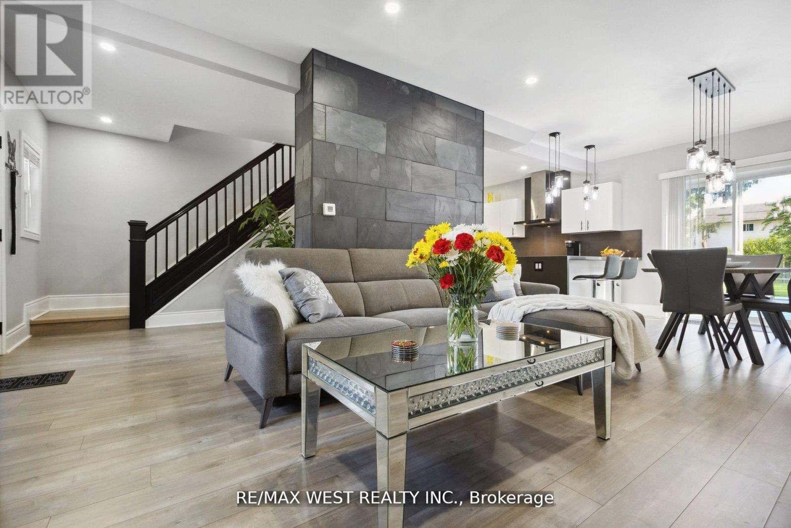 48 Burwell Street, Brantford, Ontario  N3T 4T7 - Photo 8 - X12095686