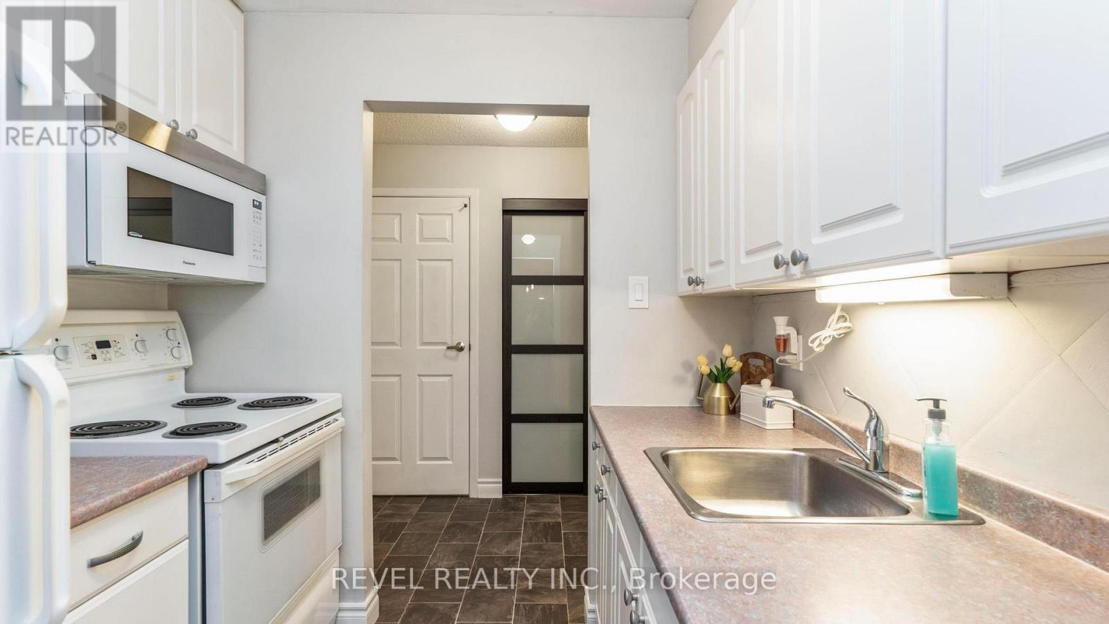 Photo 5 of 26 for 217 - 725 Deveron Crescent S