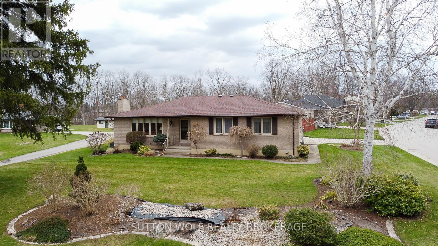 115 HULL ROAD, Strathroy-Caradoc, Ontario