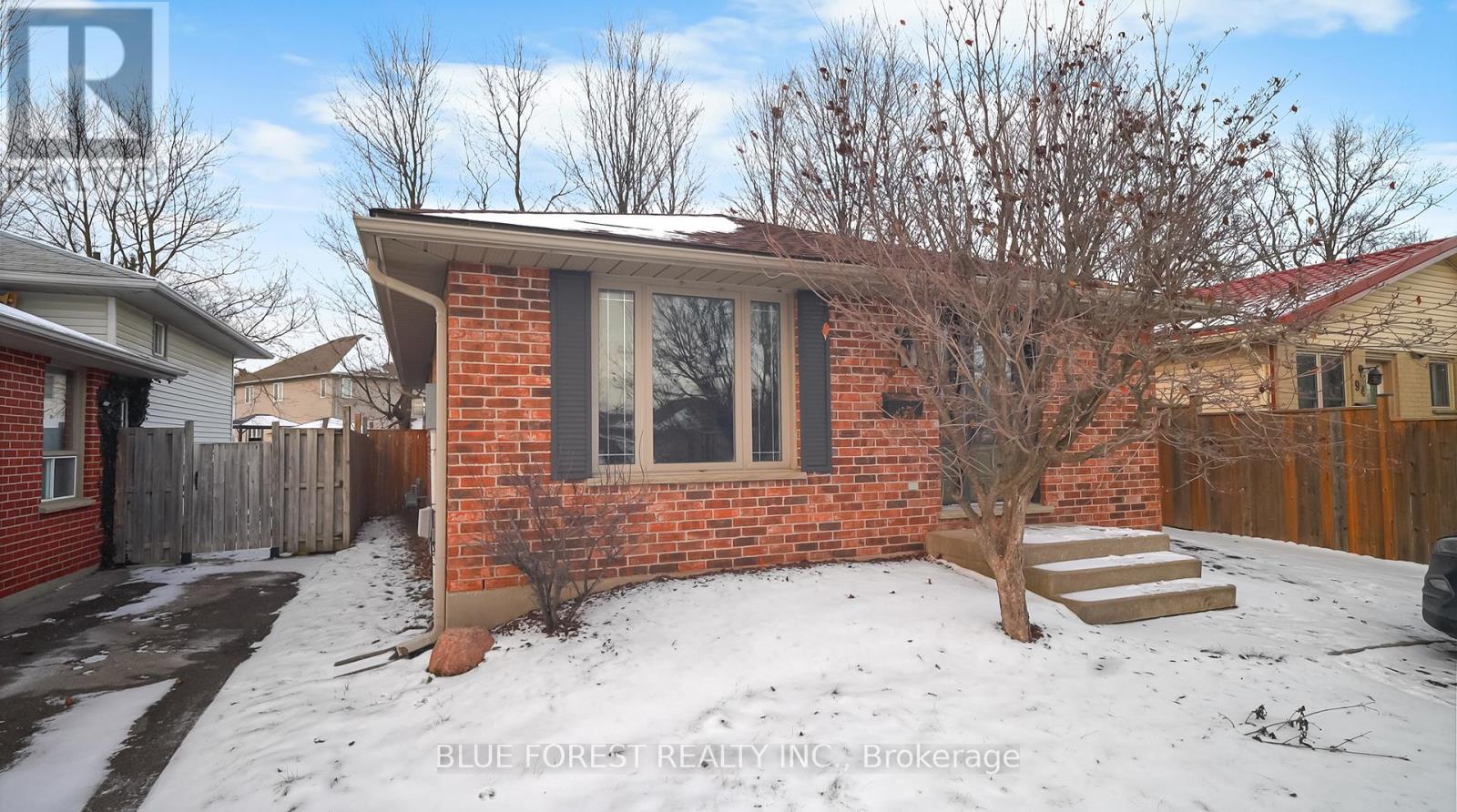 98 Saddy Avenue, London East, Ontario  N5V 4E4 - Photo 3 - X12095941